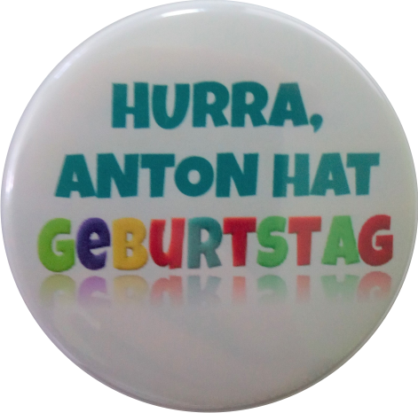 Button Geburtstag Hurra mit Namen gruen